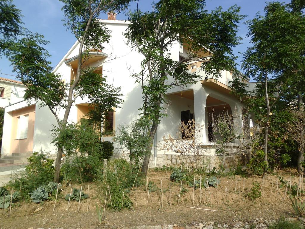 Apartments Kresimir Beauty With Shadow Trees And Parking Place Pag Town Exterior foto