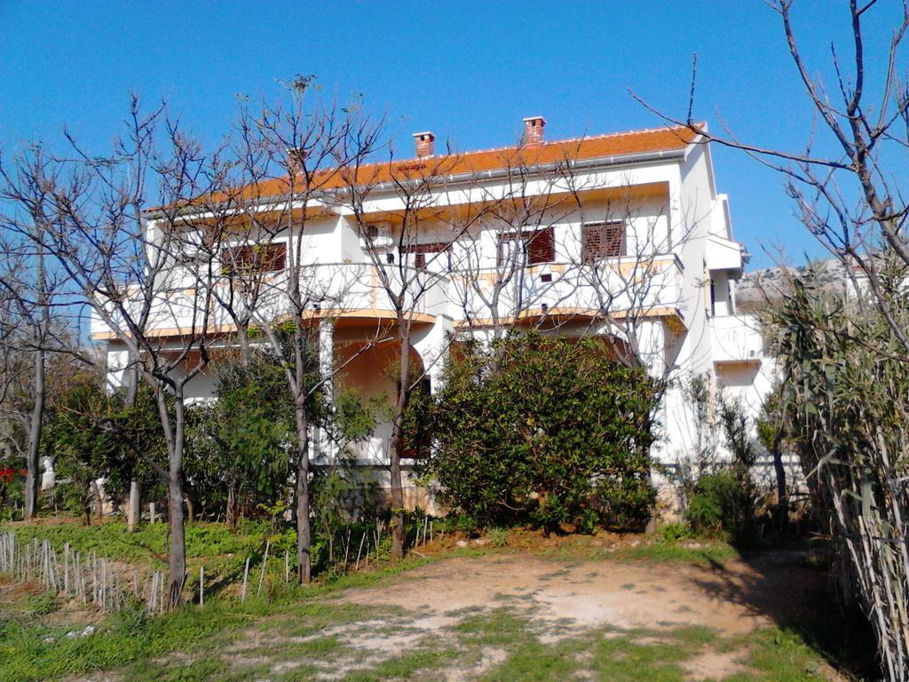 Apartments Kresimir Beauty With Shadow Trees And Parking Place Pag Town Exterior foto